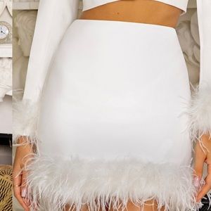 Club London White Feather Trim Mini Skirt | NWT Size 6